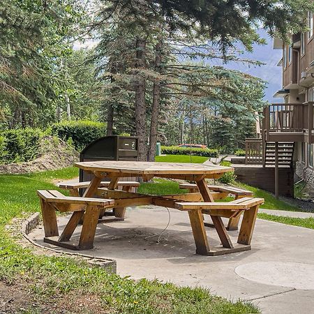 B212 Hot Tub, Ac X3, Parking, 2 Min To Banff Gate Leilighet Canmore Eksteriør bilde
