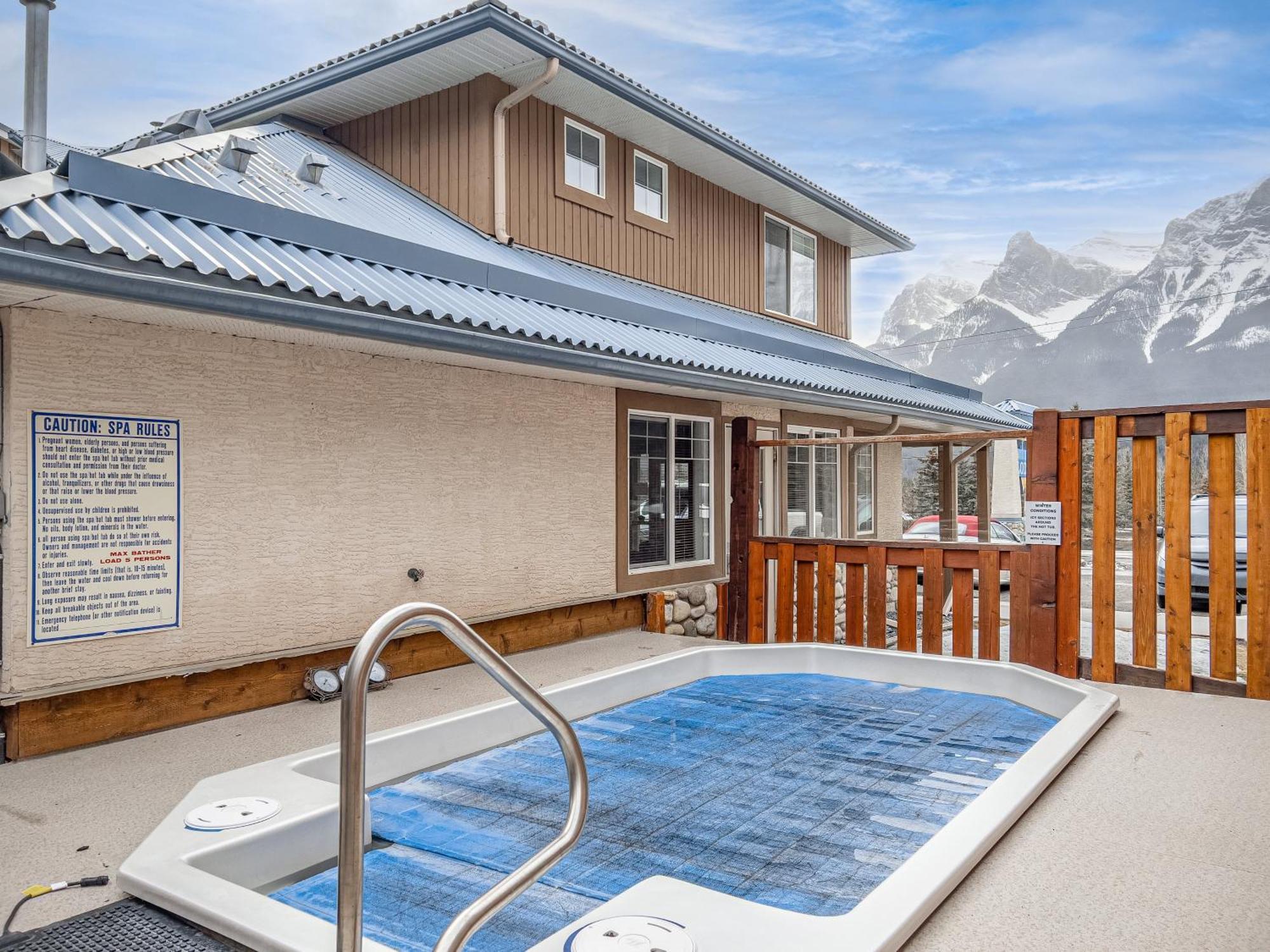 B212 Hot Tub, Ac X3, Parking, 2 Min To Banff Gate Leilighet Canmore Eksteriør bilde
